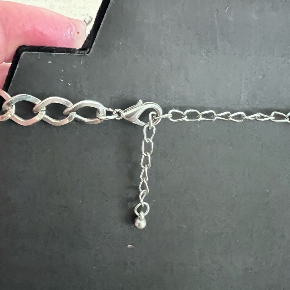 Elegant Pearl Necklace EUC - Picture 6 of 7